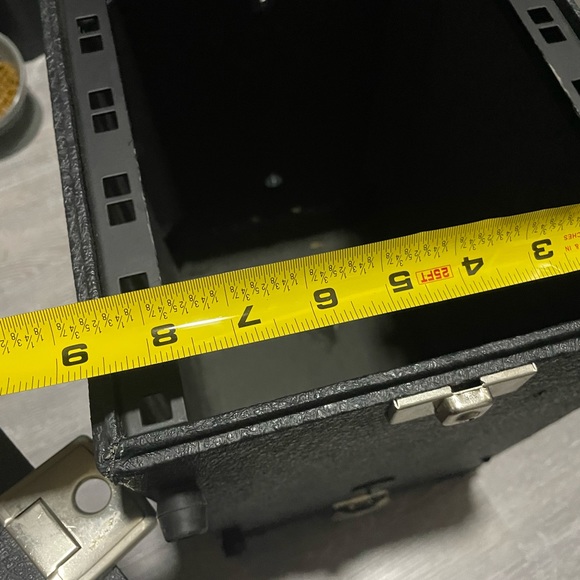 Flitecase For Wireless Microphones 1/2 rack size - Picture 9 of 10